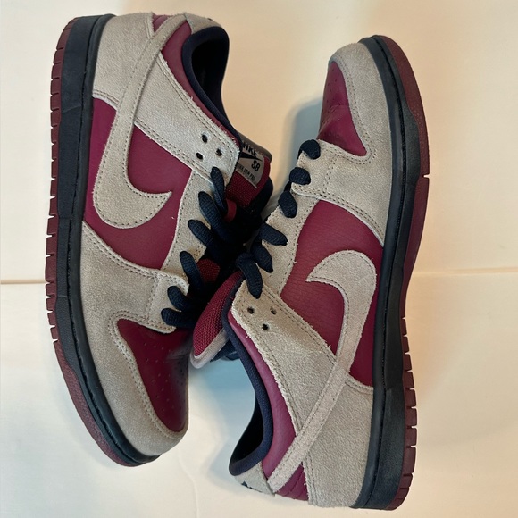 🔥Nike SB Dunk Low Atmosphere Grey True Berry Size 8.5 - Picture 6 of 16